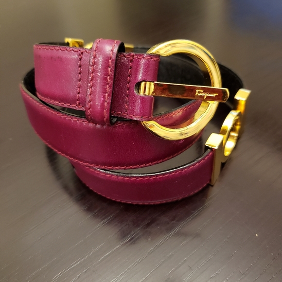 Ferragamo magenta leather belt with gold tone buckle - Picture 2 of 13